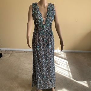 Beautiful wedding gown. Sequence. Worn only once